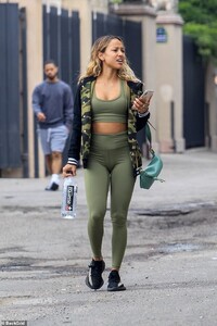 15316844-7187125-All_the_gear_Karrueche_looked_fresh_faced_as_she_glanced_at_her_-a-20_1561643451352.jpg
