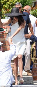 15325814-7187911-Take_it_easy_Amal_made_sure_she_didn_t_stumble_in_her_trend_led_-a-91_1561641130121.jpg