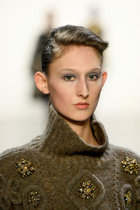 1533870889_BadgleyMischkaRunwayFebruary2019NewYorkJKw8zBnwCEGx.thumb.jpg.f4e6e4f05750424d6fbba225460a195b.jpg