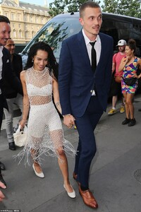 15394822-7193869-Here_comes_the_bride_Zoe_Kravitz_and_Karl_Glusman_arrived_for_a_-m-101_1561756720532.jpg