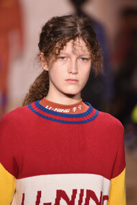 1540986199_LiNingAutumnWinter2019ShowDuringNYFWDyymVjpBl9ex.thumb.jpg.61b787f33849e2118d898fe95391c4bd.jpg