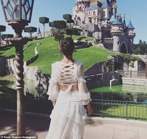 15424608-7196431-Magic_castle_Katie_Holmes_shared_a_photo_of_her_admiring_Cindere-m-47_1561846596021.jpg