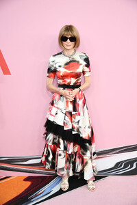 Anna+Wintour+CFDA+Fashion+Awards+Arrivals+PVh0z8Me06rx.jpg