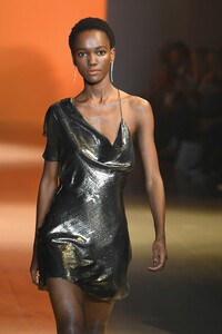 1553327138_CushnieRunwayFebruary2019NewYorkFashionGNGrJS9EWA8x.thumb.jpg.12aabb755b13ba99dbea2d56f39d7b0b.jpg