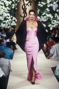 1555114432_YvesSaintLaurent1995HauteCouture161.thumb.jpg.921d1a32655ba4e90f1dfcf397881d7e.jpg