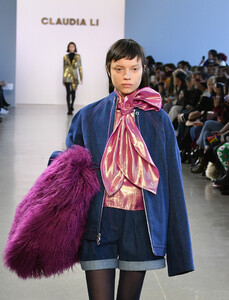 1573756639_ClaudiaLiRunwayFebruary2019NewYorkFashionXMmI5Zfx6wZx.thumb.jpg.13b8edec5cf398d843ecb3beca099af6.jpg