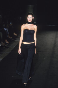 1575293310_CostumeNational1999WomenRTW21.thumb.jpg.4b548cf561b574d7080421033a39cc4b.jpg