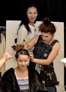 1576258084_AlexanderWangCollection1BackstageF2an_A2U_pdx.thumb.jpg.968180266430414e96ba6f7fa001b41c.jpg