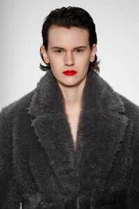 1582021597_HelmutLangRunwayFebruary2019NewYorkKS9yeaA1EhXx.thumb.jpg.f55c268e8b87805a4f035a3411410d38.jpg