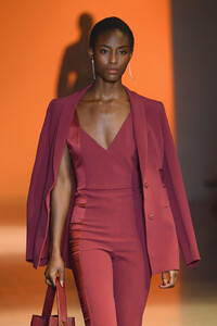 1582324385_CushnieRunwayFebruary2019NewYorkFashionbl9k2lWRw0sx.thumb.jpg.aa6fad77391ff49d32e228b5b25920ff.jpg