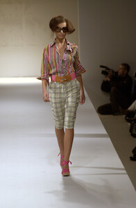 1584269709_PaulSmith2001WomenRTW19.thumb.jpg.84f79d96413da504f029cd2279d170a8.jpg
