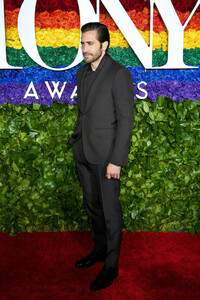 Jake+Gyllenhaal+73rd+Annual+Tony+Awards+Red+AlVfkT6QpXAx.jpg
