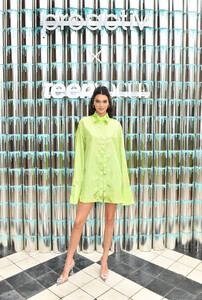 Kendall+Jenner+Joins+Proactiv+Teen+Vogue+Paint+vHVoFLUXiFYx.jpg