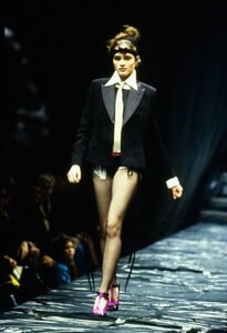 1604231255_jean-paul-gaultier-ss-1997(2).thumb.jpg.247bc4a076f71adc290aa3a7d2034402.jpg