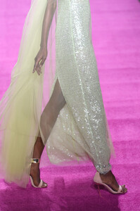 1606788753_LanyuRunwayFebruary2019NewYorkFashionnh4PqdseAgXx.thumb.jpg.df54fd47068325a45e8e9356bb60d395.jpg
