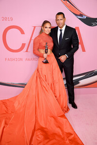 Jennifer+Lopez+CFDA+Fashion+Awards+Winners+-c_d_d2I1jCx.jpg