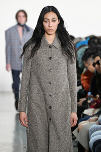 1624358962_CalvinLuoRunwayFebruary2019NewYorkFashionTTlB-s5K9obx.thumb.jpg.83fdb8f9f057f35154e6d1dfeb9969d0.jpg