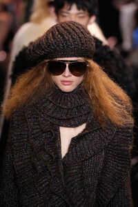 1643637762_MichaelKorsCollectionFall2019RunwayShow_UXkPfi8gvOx.thumb.jpg.e3e86aff31258d0091ed73c8ccc39fa7.jpg