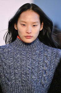 1645619417_ClaudiaLiRunwayFebruary2019NewYorkFashion7pZ9vrEDNO7x.thumb.jpg.6961b6b0f00e6bc423003817c09dc10c.jpg