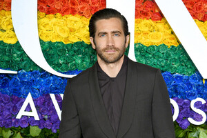 Jake+Gyllenhaal+73rd+Annual+Tony+Awards+Red+MNOkyUCnKknx.jpg