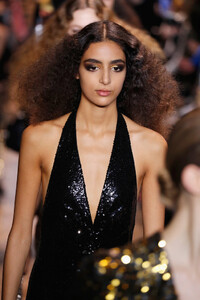 1654316918_MichaelKorsCollectionFall2019RunwayShowWdBIwbfK86Ax.thumb.jpg.e81099a9c96d9a056bc5e21c13155864.jpg