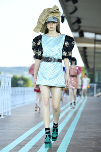 1667774886_MiuMiuClub2020RunwayS6vKIe1Je7xx.thumb.jpg.3838ac5fe5365e83037a5a75929d037e.jpg
