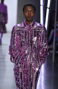 1669156827_SallyLaPointeRunwayFebruary2019NewYorkxjMIiYnbSYTx.thumb.jpg.49a31ffed5994415d05e36d177b30648.jpg