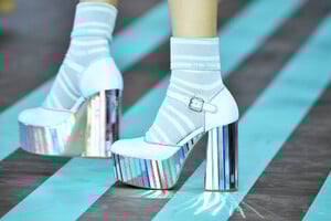1688308275_MiuMiuClub2020RunwayvuCAJZKrwY_x.thumb.jpg.55c8729b3ed5e8a813a94ba3393a7578.jpg