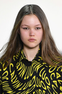 1696280208_CalvinLuoRunwayFebruary2019NewYorkFashionkfcblWKM-5kx.thumb.jpg.3f37f0405e01fb6b6522fdc722ad47f1.jpg