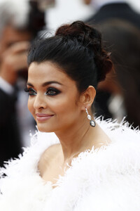 Aishwarya+Rai+Le+Belle+Epoque+Red+Carpet+72nd+KPqtY1So9ySx.jpg