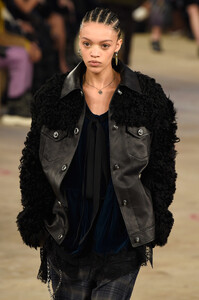 1706286940_Coach1941RunwayFebruary2019NewYorkFashionOAFdN3aw204x.thumb.jpg.517df13a65f024991c5b0ce6ca849b0f.jpg