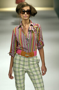 1709334403_PaulSmith2001WomenRTW20.thumb.jpg.0df3f68784f1a106a37f352992798a8f.jpg