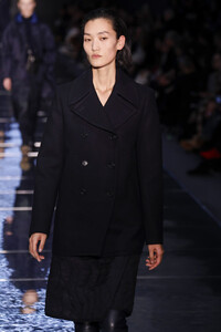 1745913461_BOSSWomenswearMenswearRunwayFebruary2019ERx3K0TKtI9x.thumb.jpg.e3b5a77d8d5ff626668ea654750c70d6.jpg