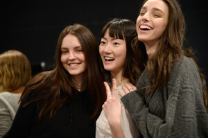 1755787414_ElieTahariBackstageFebruary2019NewYorkNJ8j_mHLvOfx(1).thumb.jpg.f15fed85c55833df38c0fcfbadc5062e.jpg