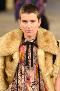 1757130161_Coach1941RunwayFebruary2019NewYorkFashion-7R8VBVPfk_x.thumb.jpg.5a5cb60e899cd7e7643721163c208453.jpg