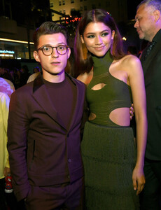 Zendaya+Coleman+Premiere+Sony+Pictures+Spider+5iF4_JXxs0dx.jpg