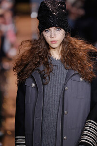 1766377940_MichaelKorsCollectionFall2019RunwayShow51iPENyptFJx.thumb.jpg.2818531688da411d07c363e4dd34f2c4.jpg