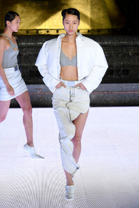 1768043631_AlexanderWangCollection1RunwaygN-zuHAcAvGx.thumb.jpg.4cd5973ba462161753f70d4e9d8c1690.jpg