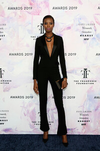 1774706373_MariaBorges2019FragranceFoundationAwardsSjZvM6HOyYOx.thumb.jpg.ebac75a108311dbf8f9d5c3f6f448ec9.jpg