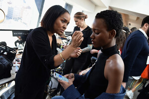 1776462752_CushnieBackstageFebruary2019NewYorkFashionM7pH_Cv4giWx.thumb.jpg.571b5a2265944d514886e6983f0cccc8.jpg