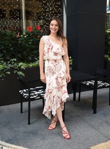 Emily+DiDonato+Johanna+Ortiz+Resort+20+Collection+-HAOvuh8zLJx.jpg