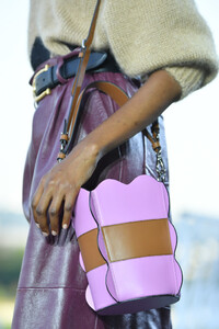1783066621_MiuMiuClub2020RunwayT3NZMbQ-cHEx.thumb.jpg.5a5165b8561e1e534f7e707184f2325d.jpg