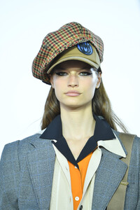 1808543955_MiuMiuClub2020RunwaypfwAL3CUTE9x.thumb.jpg.51e67430f1b098bfcdc1ed2032c9bab4.jpg