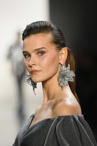1812931516_BadgleyMischkaRunwayFebruary2019NewYork0clUbEtb6OKx.thumb.jpg.39c543731b26f977b44983e102d50799.jpg