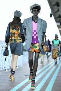 1819987950_MiuMiuClub2020RunwaykEFZPLS9swzx.thumb.jpg.dbc3b4583b13ed41ce69fb0c1eef0220.jpg