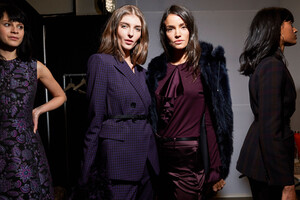 1838630042_elie-tahari-bks-m-rf19-7469(1).thumb.jpg.dc41bd678a2365abf8d114107d0ff71e.jpg