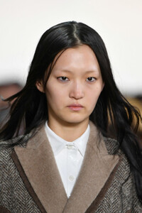 1842331720_CalvinLuoRunwayFebruary2019NewYorkFashionYtE9_2IxQwjx.thumb.jpg.593bf1fc5df0f1a80e09fab7d0486e87.jpg