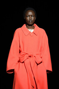 1844406973_MarcJacobsFall2019ShowRunwayHJWhLDmbR--x.thumb.jpg.f2c2214228488b1ee90fb1e9a23c0bb3.jpg