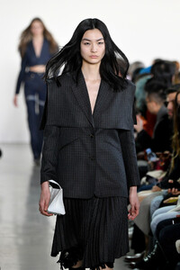 1848714437_CalvinLuoRunwayFebruary2019NewYorkFashion8tEE9fNE2j1x.thumb.jpg.e26ccdfa7011b7fbff588cc18a2e5761.jpg