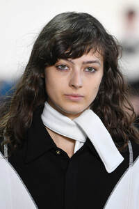185496356_CalvinLuoRunwayFebruary2019NewYorkFashion4cuEgJrQHkGx.thumb.jpg.0f9e9f2c205ad4cef49735bdd1f33f72.jpg